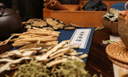伸筋草功效主治每次多少克-伸筋草功效主治网-分享伸筋草功效作用与主治，伸筋草功效主治用法用量知识库